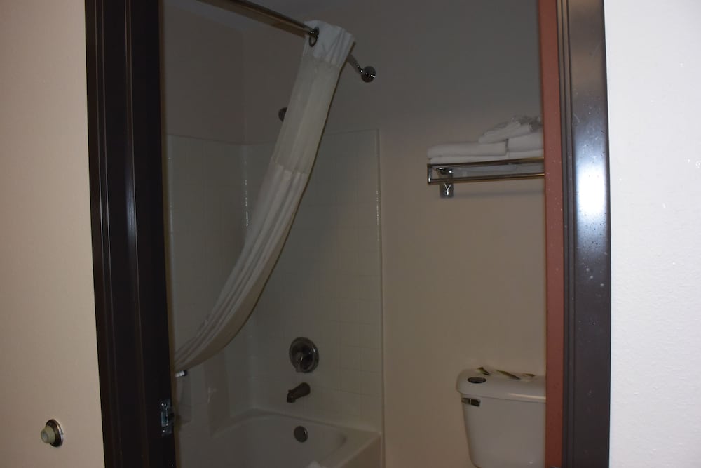 Suite, 1 King Bed - Photo 2