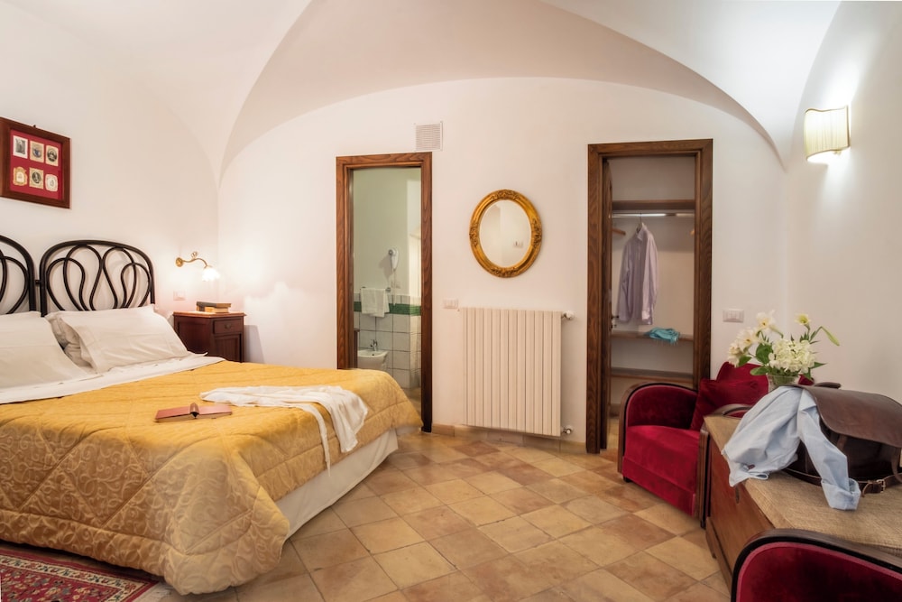 Classic Double Room, Kitchenette, Courtyard View