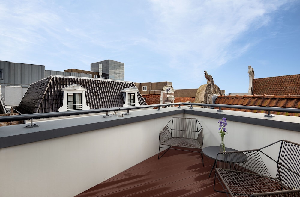 Room, 1 Queen Bed, Balcony (Essential)