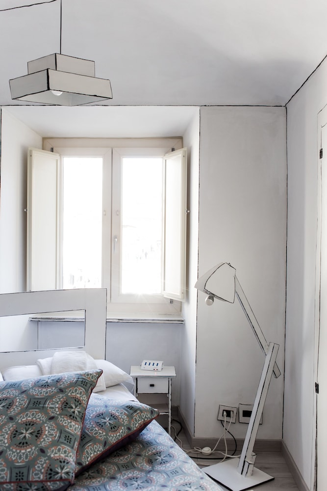 Gallery Double Room, 1 Double Bed, Private Bathroom, City View photo 3