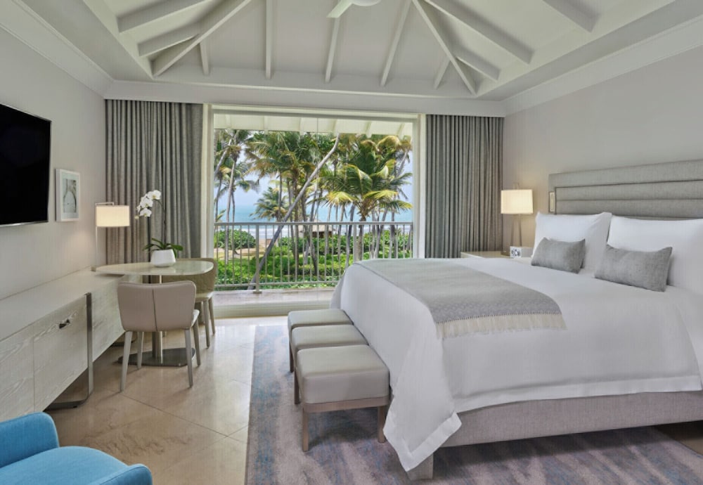 Room, 1 King Bed, Oceanfront (Balcony) - Photo 1