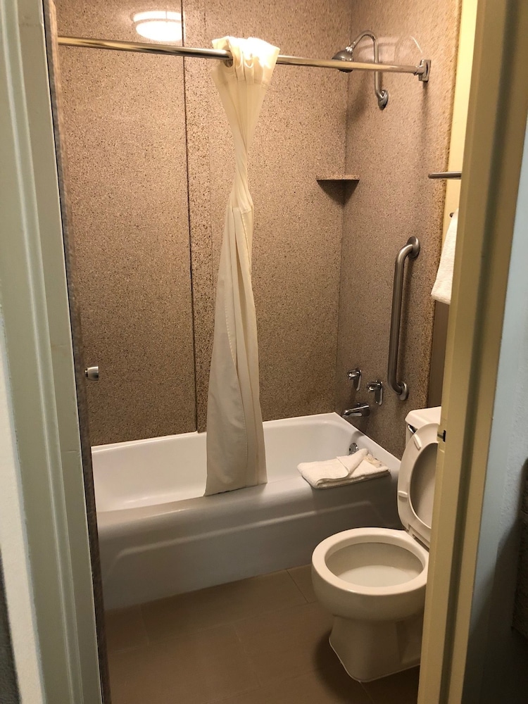 Standard Double Room - Photo 9
