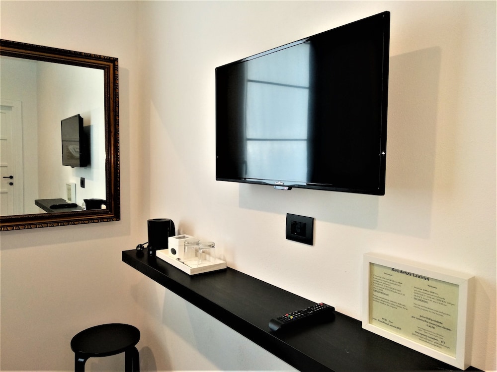 Room, 1 Suite photo 1