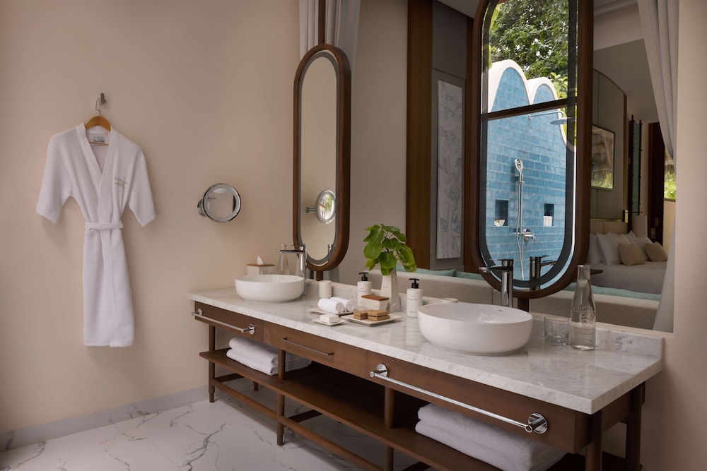 Family Villa, 1 King Bed (beach)