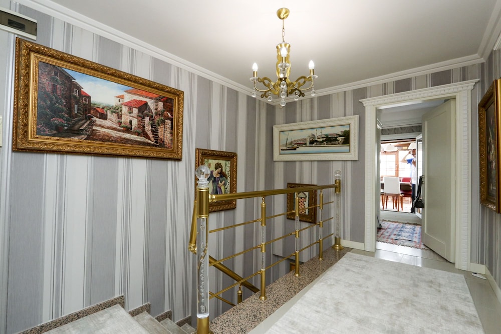 Exclusive Apartment photo 2