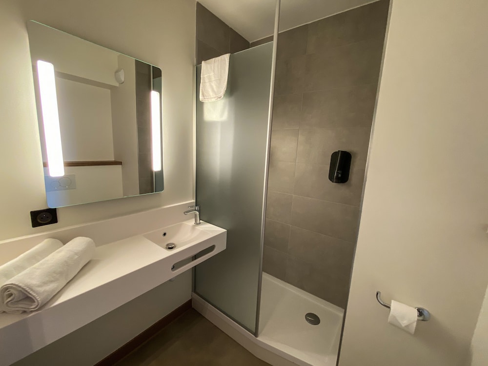 Twin Room - Photo 2