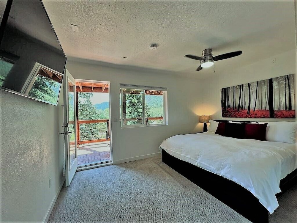 Deluxe Double Room, 1 Bedroom, Jetted Tub, Mountain View