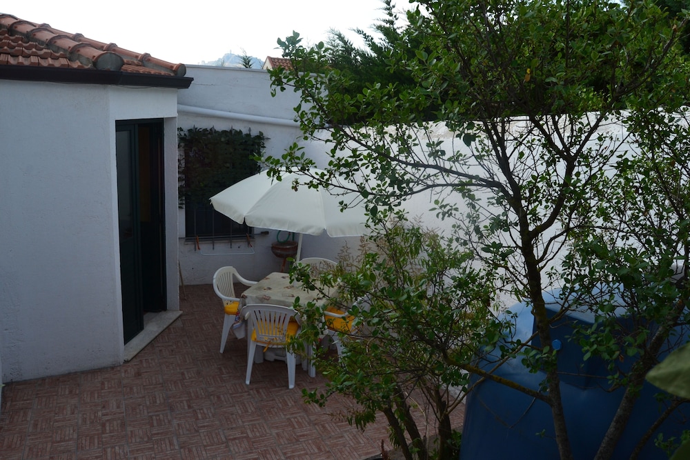 House, 2 Bedrooms, Smoking, Balcony