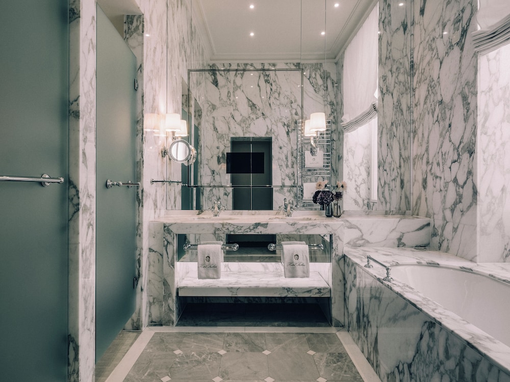 Signature Suite View - Photo 8