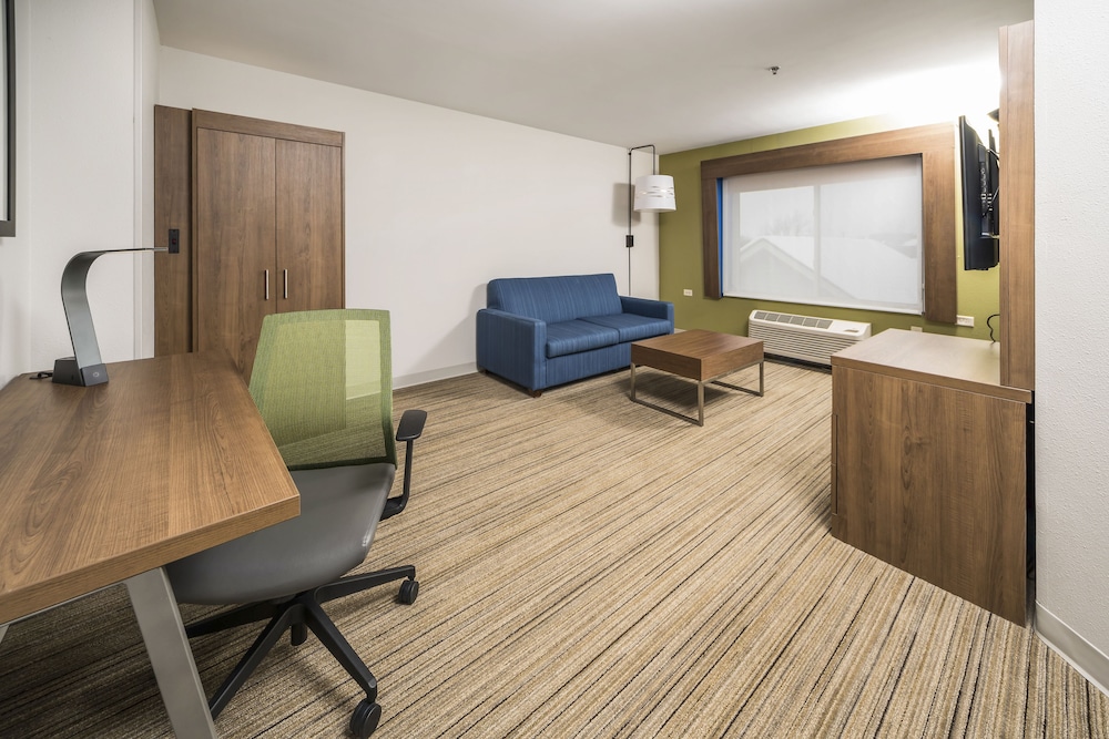 Suite, 1 King Bed, Accessible (Mobility, Accessible Tub) - Photo 4