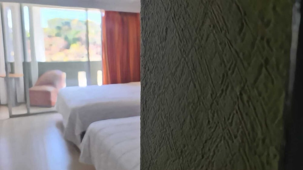 Family Quadruple Room, 2 Queen Beds, Courtyard View (Pet friendly) photo 2