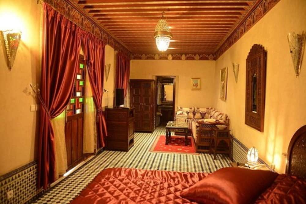 Deluxe Room - Photo 15