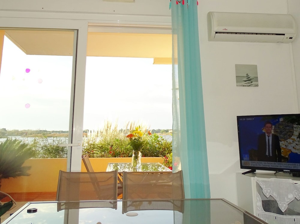 Classic Apartment, Lake View