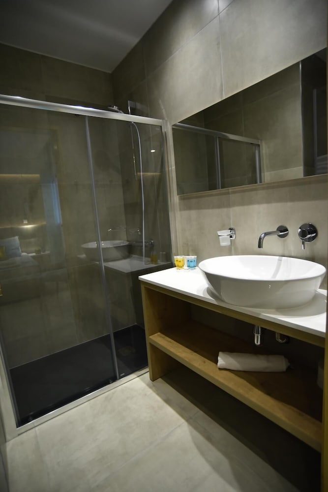 Double Room, Balcony, Partial Sea View - Photo 19