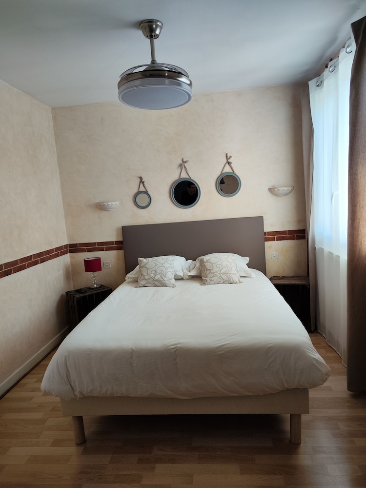 Double Room - Photo 15