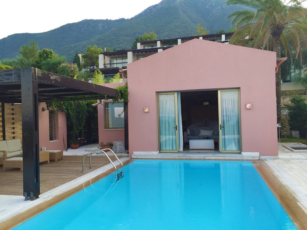 Villa, Private Pool, Sea Facing photo 3