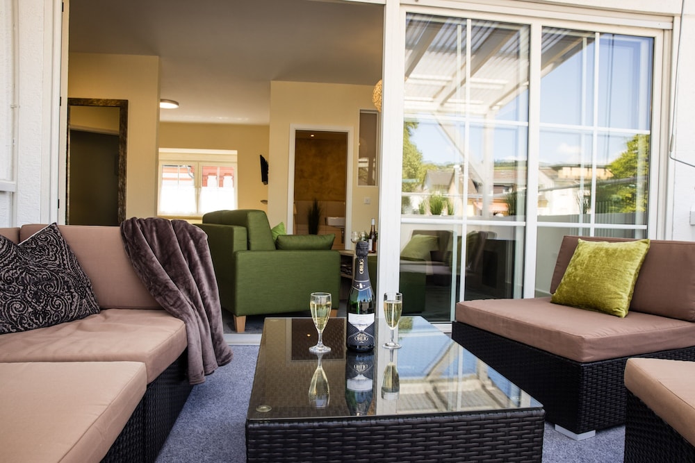Deluxe Studio Suite, Patio photo 1