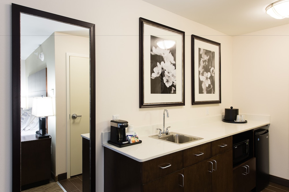 Suite, 1 King Bed with Sofa bed, Accessible (Communications) photo 2