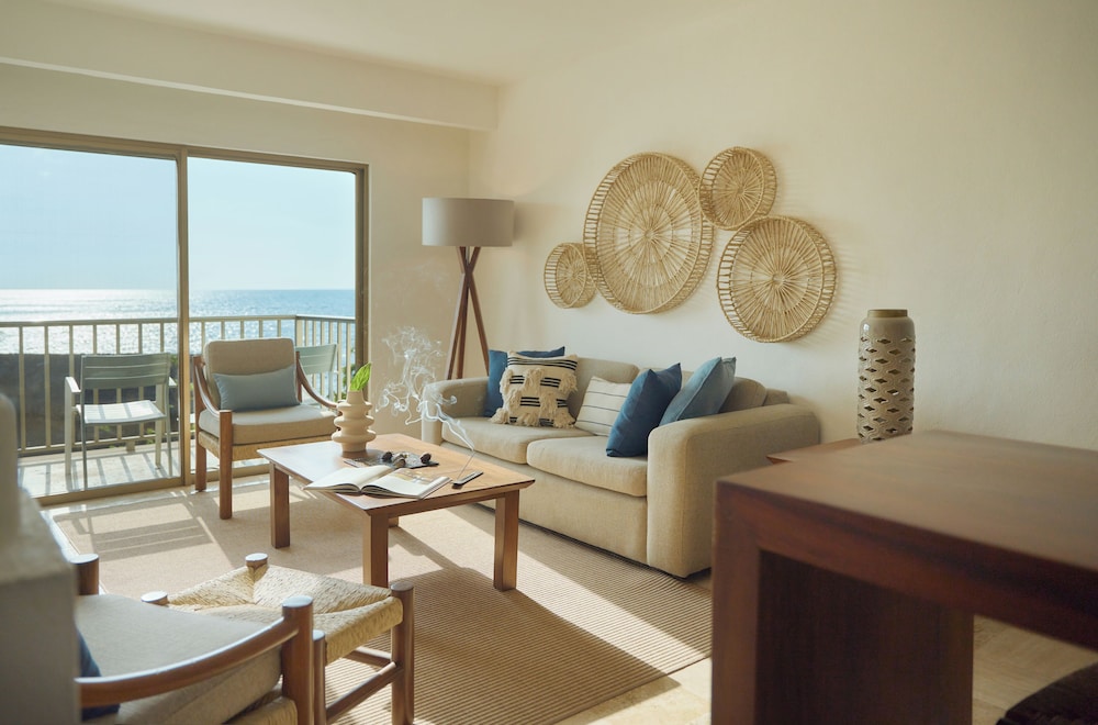 Premiere Oceanfront Suite With Jacuzzi