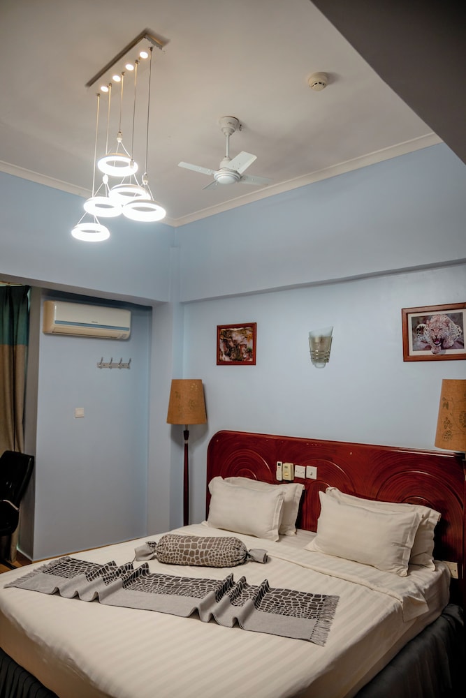 Standard Room, 1 King Bed, Private Bathroom, City View