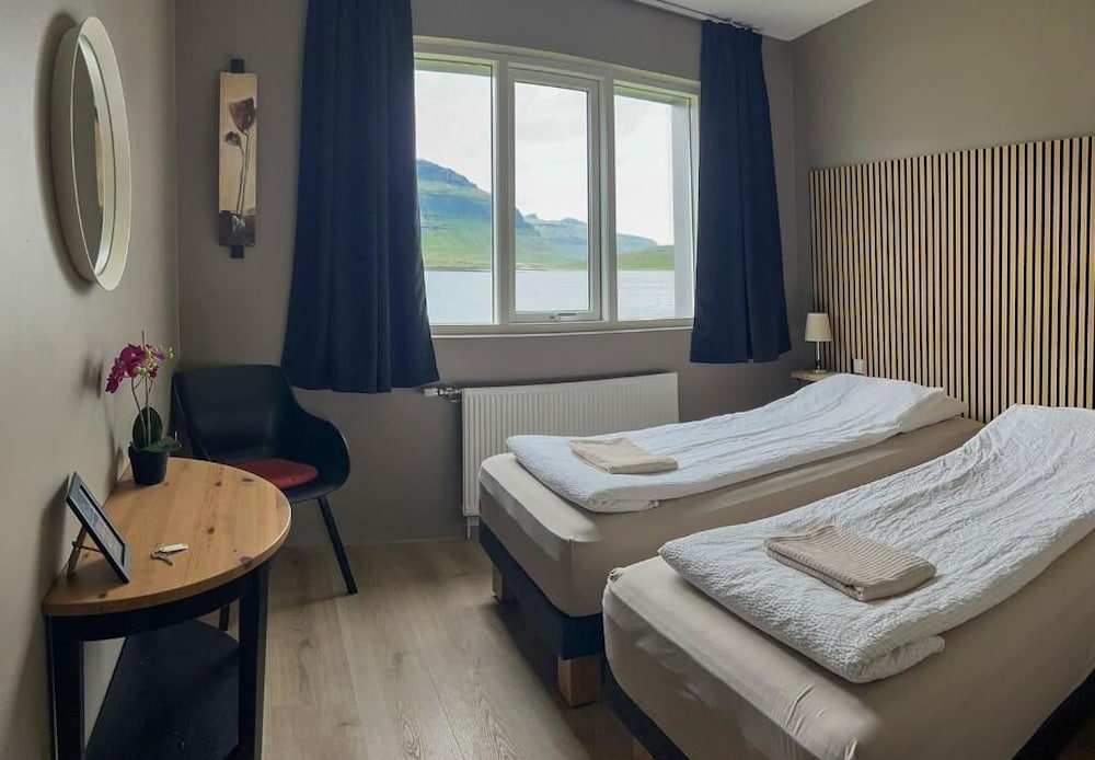 Standard double/twin with Kirkjufell view photo 1