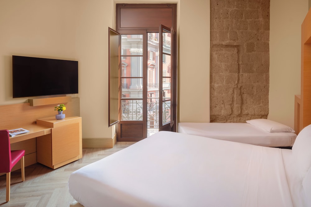 Superior Twin Room (With Rollaway Bed) - Photo 1
