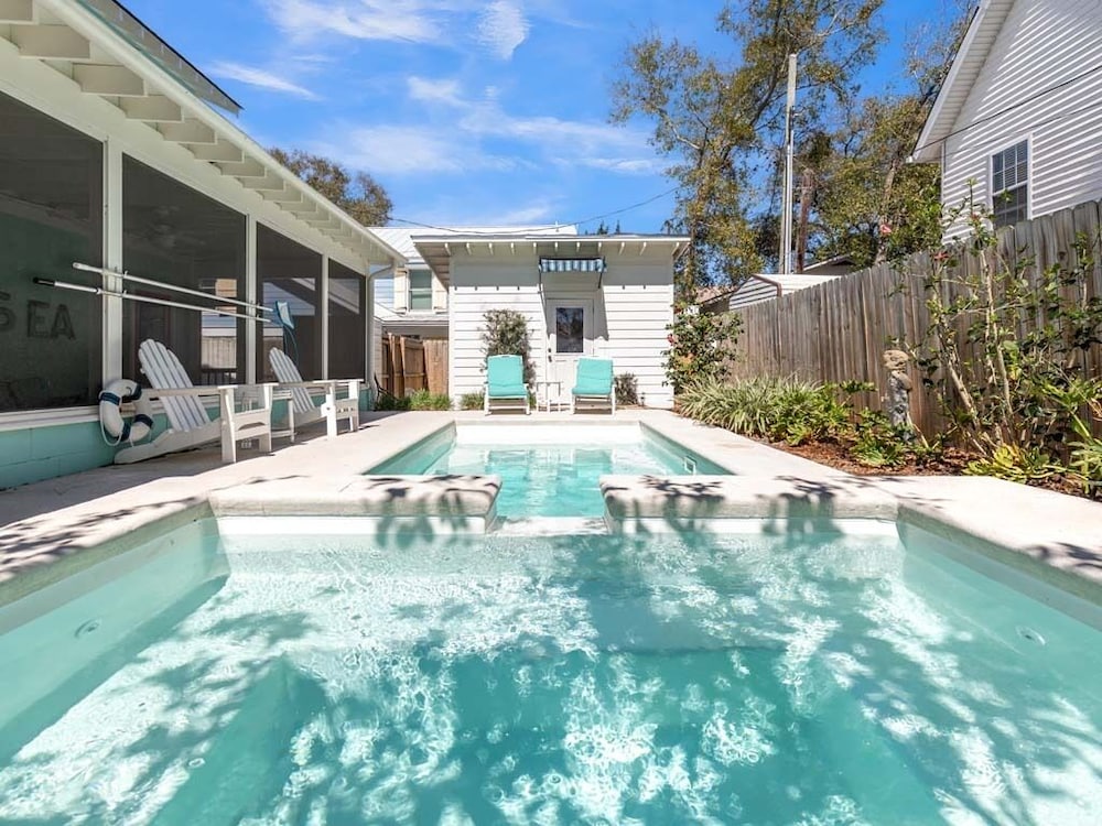 House, Multiple Beds, Pool Access, Pool View