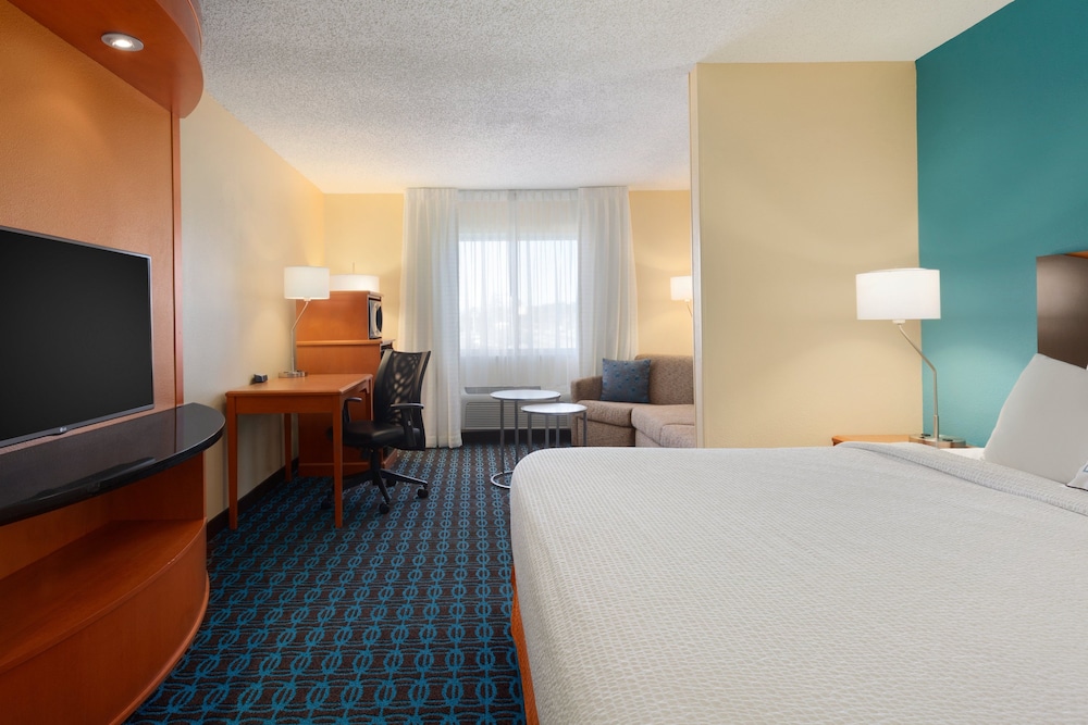 Executive Suite, 1 King Bed with Sofa bed - Photo 1
