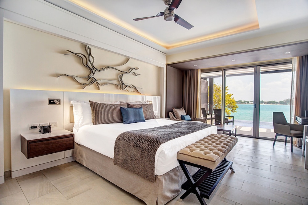 Sunset Swim Out Suite