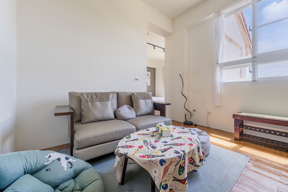 Family Room With Balcony - Photo 9