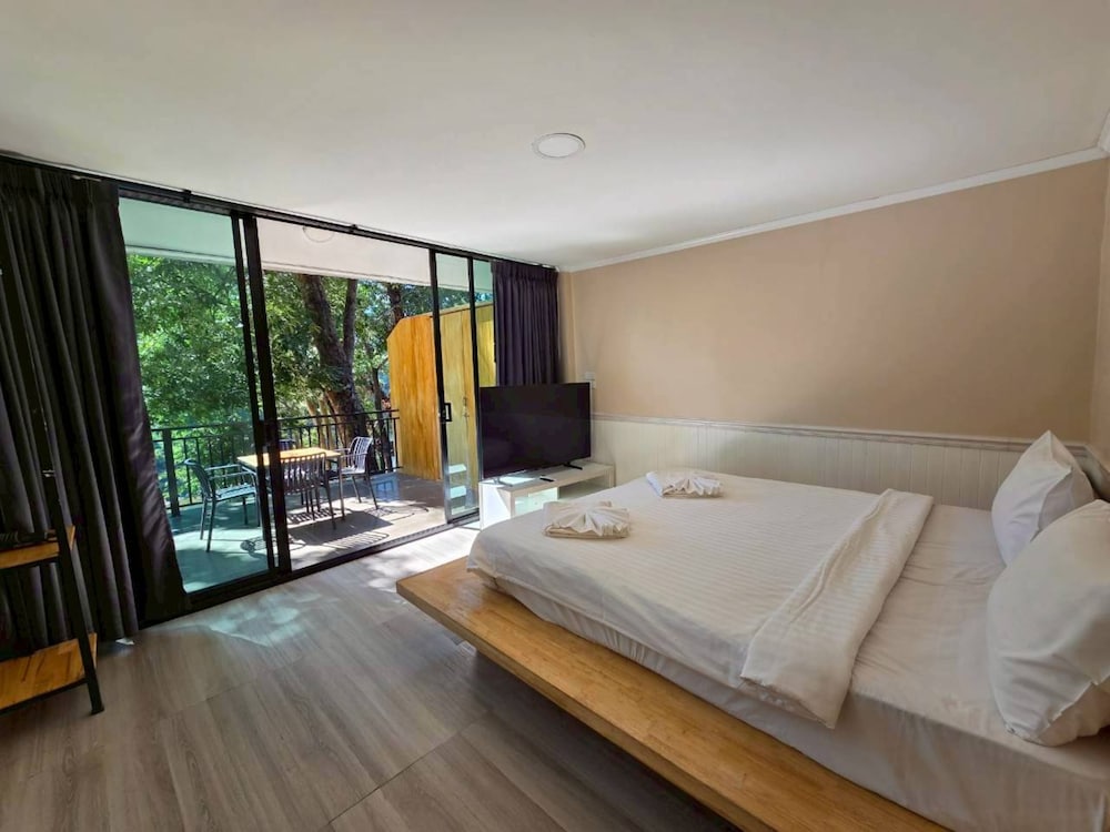 Superior Suite - Photo 6