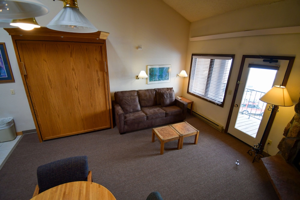 Loft (No Air Conditioning) - Photo 18