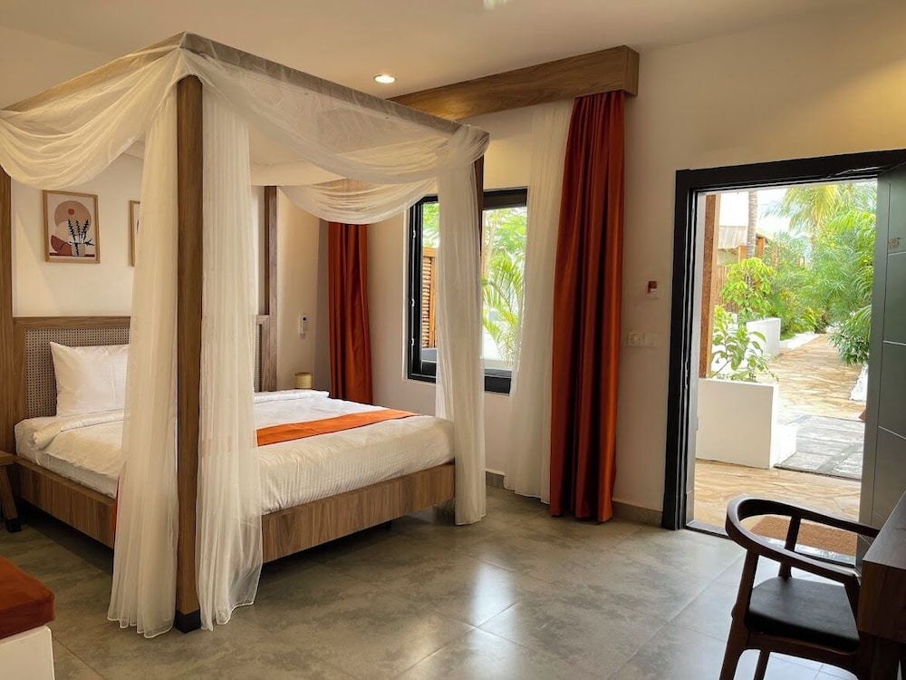 Standalone Bungalow with King Bed and Terrace photo 1