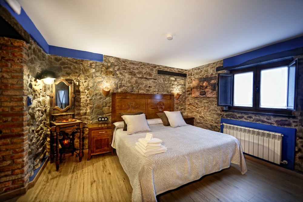 Standard Double Room, 1 King Bed photo 2