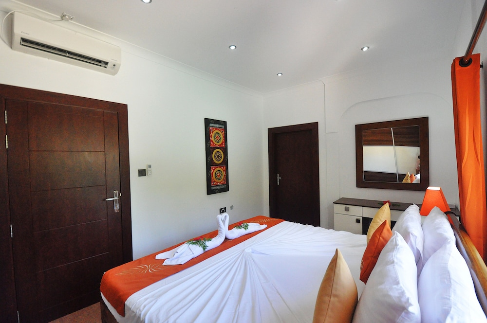 Three-Bedroom Apartment GF photo 3