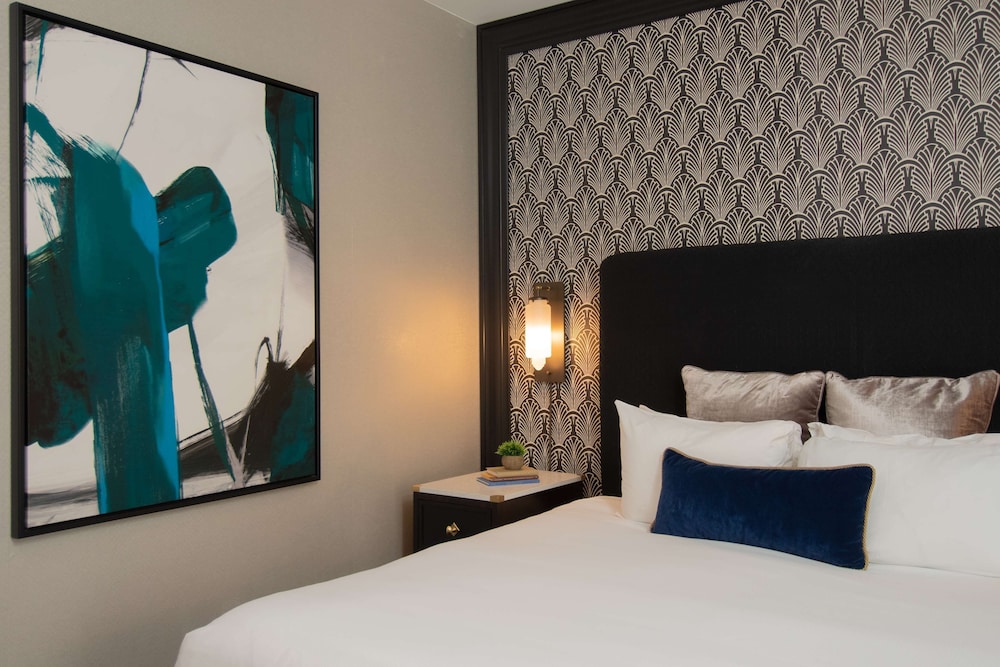 Suite, 1 King Bed with Sofa bed (Hospitality Suite)
