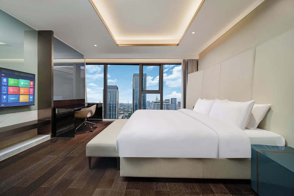Senior Suite, City View