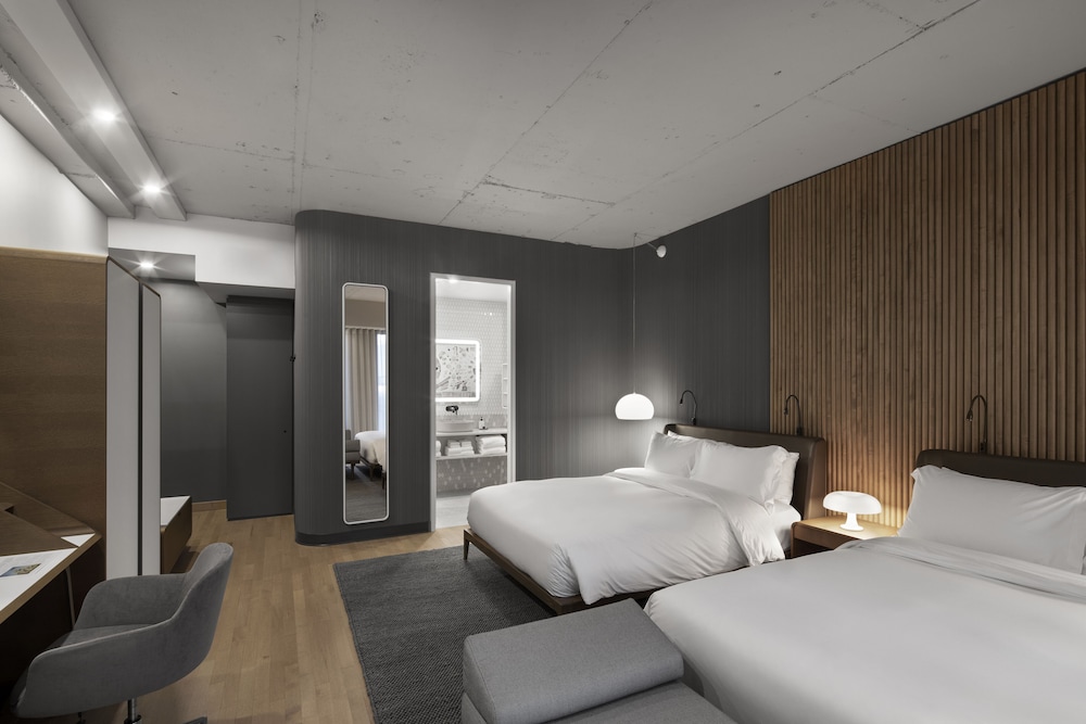 Signature Room, 2 Queen Beds