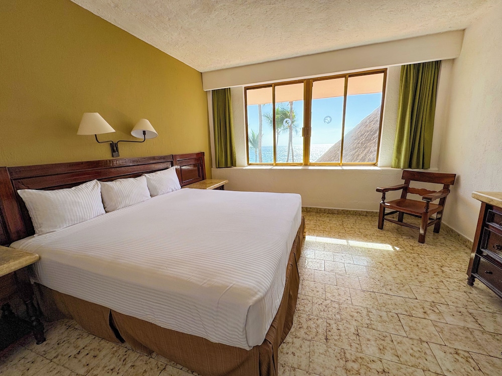 Ocean View with King Bed - Photo 7