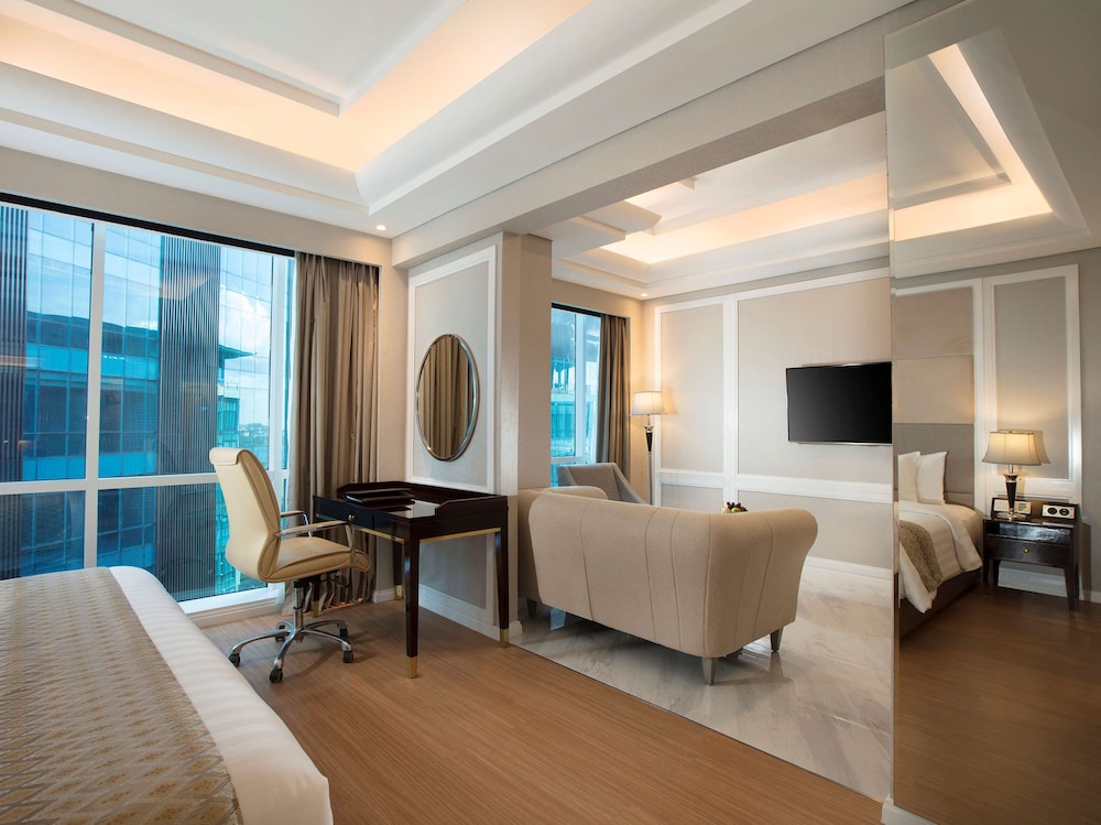 Grand Suite, 1 King Bed, Non Smoking (Garden) photo 2