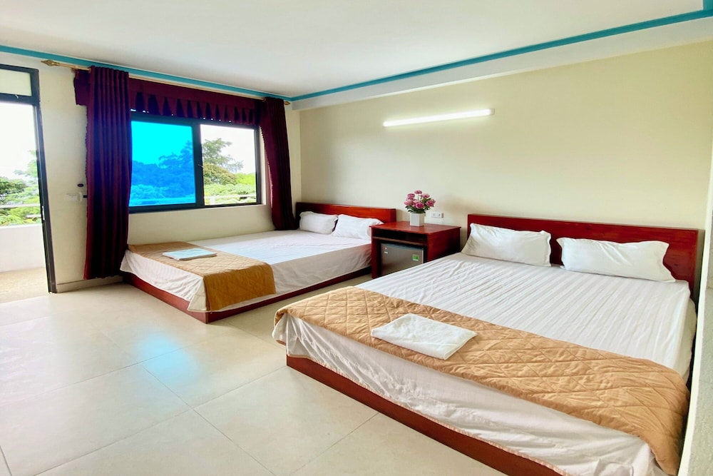 Standard Quadruple Room, Beach View