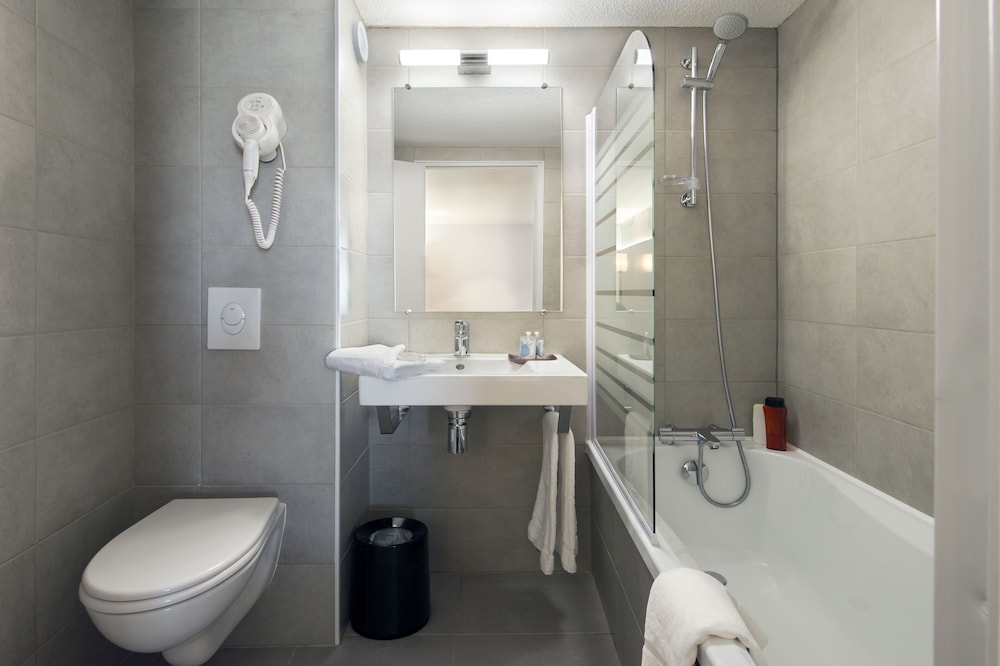 Standard Triple Room, 3 Twin Beds photo 2