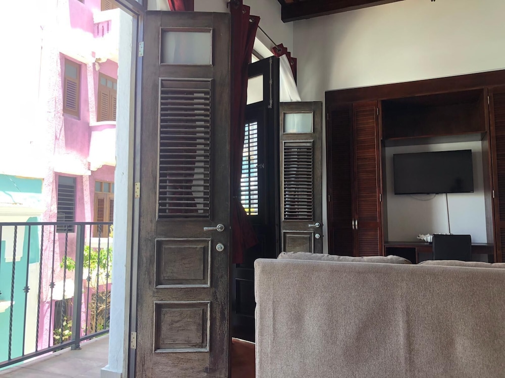 Deluxe Suite, 1 King Bed, Balcony - Photo 14