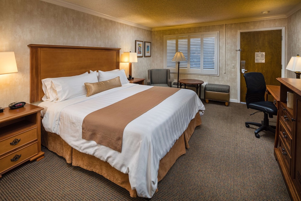 Suite, Multiple Beds, Accessible, Non Smoking (Walk-in Shower)