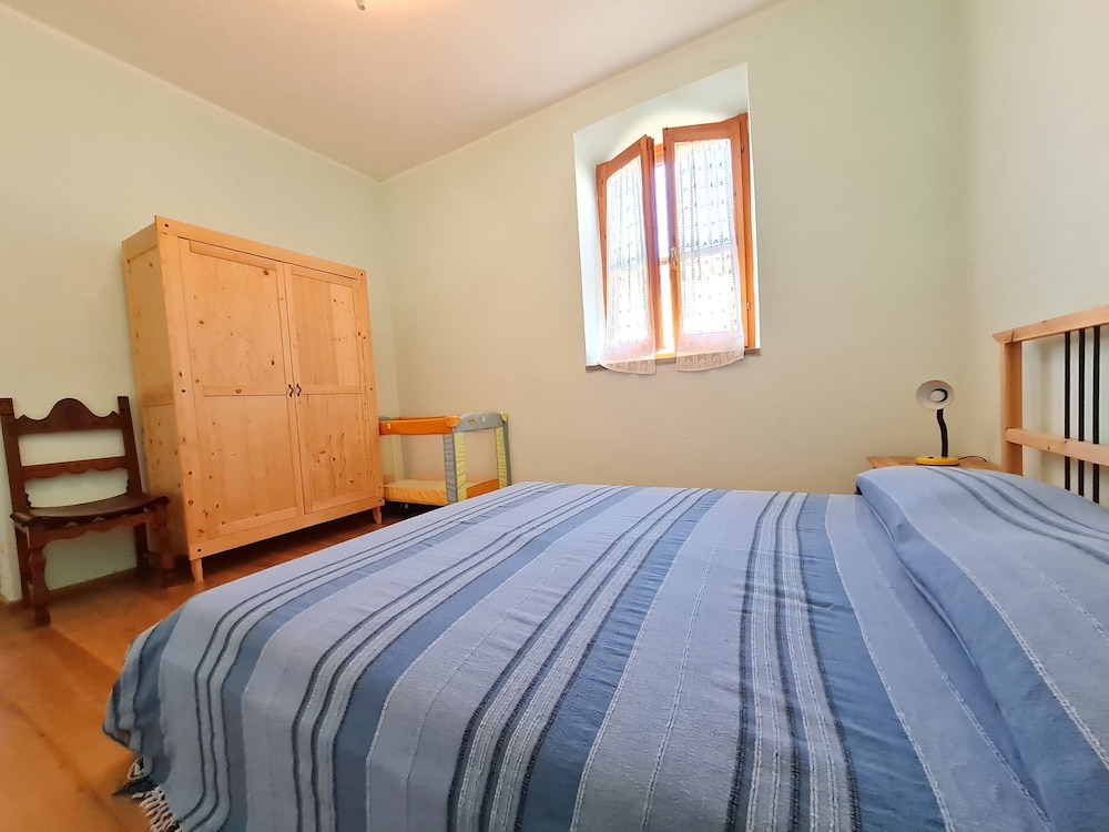 Classic Apartment, 1 Bedroom, Private Bathroom, Garden View photo 3