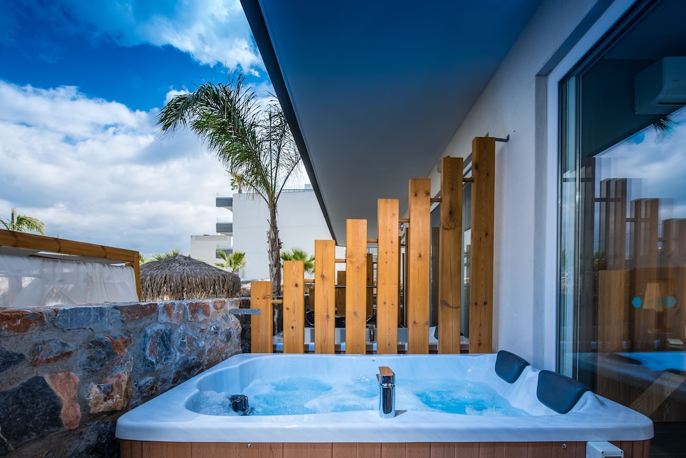 Superior Room with Outdoor Jacuzzi photo 3