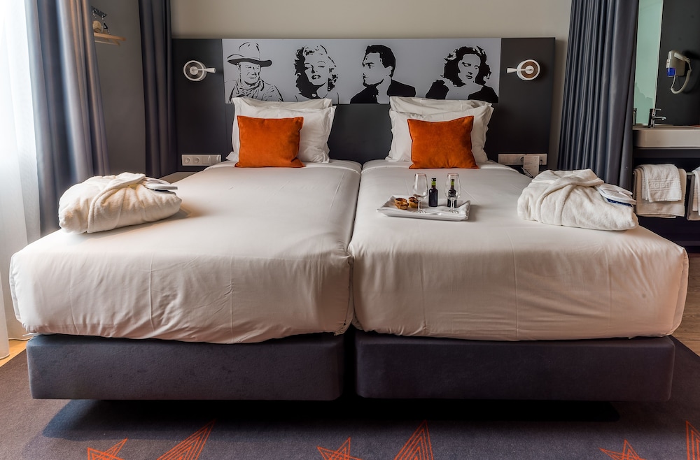 Superior Twin Room, City View