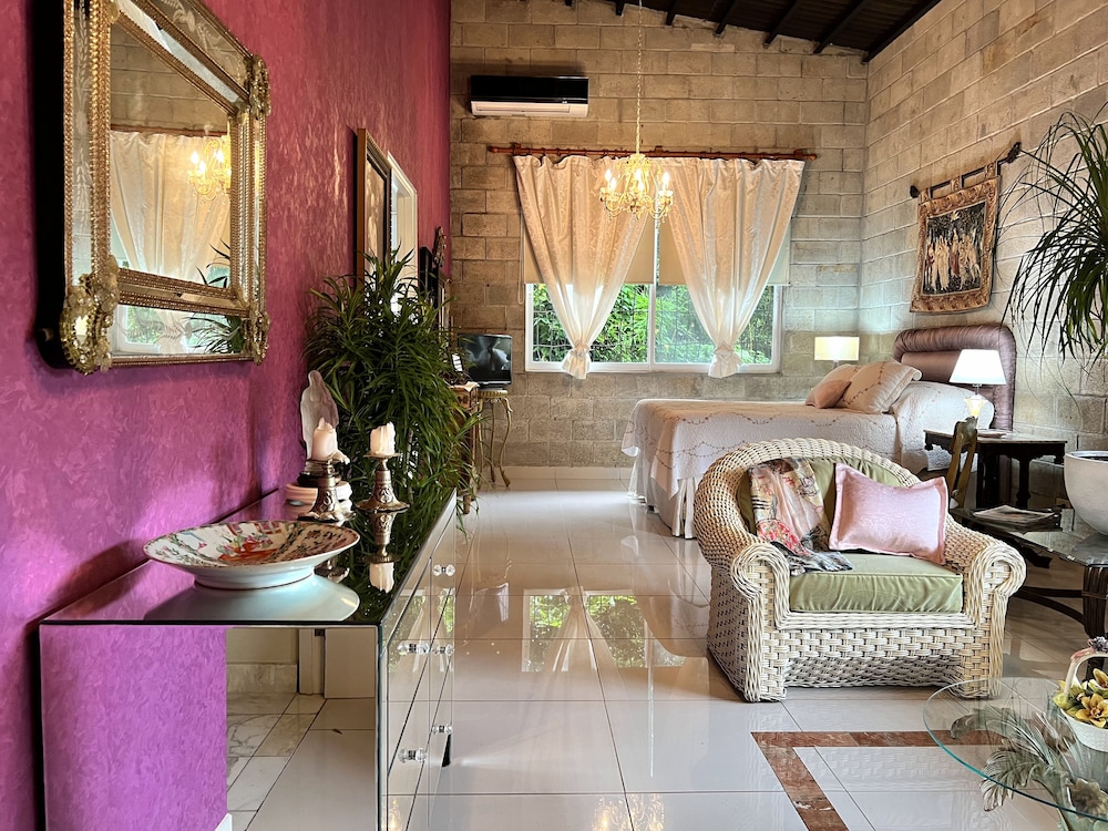 Deluxe Studio Suite, 1 Bedroom, Garden View, Annex Building