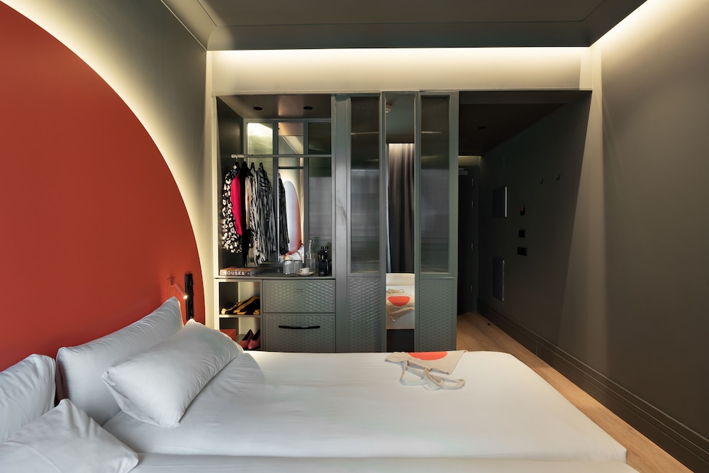 Deluxe Room - Photo 6