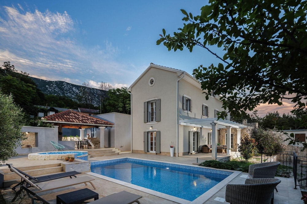Villa photo 1
